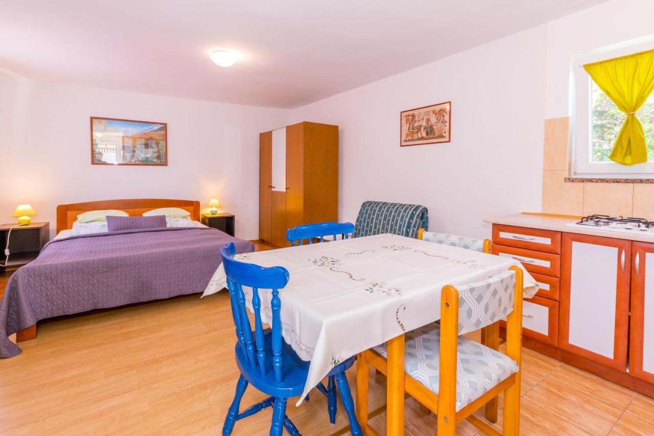 Cozy Apartments Emina Near The Sea Premantura Εξωτερικό φωτογραφία