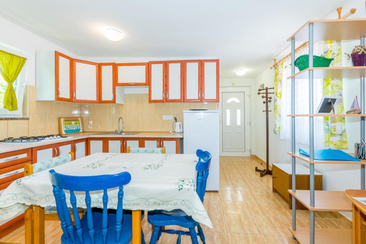 Cozy Apartments Emina Near The Sea Premantura Εξωτερικό φωτογραφία
